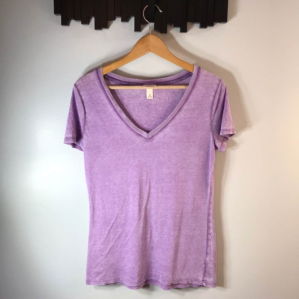 Chic Lavender V-Neck Short Sleeve Top